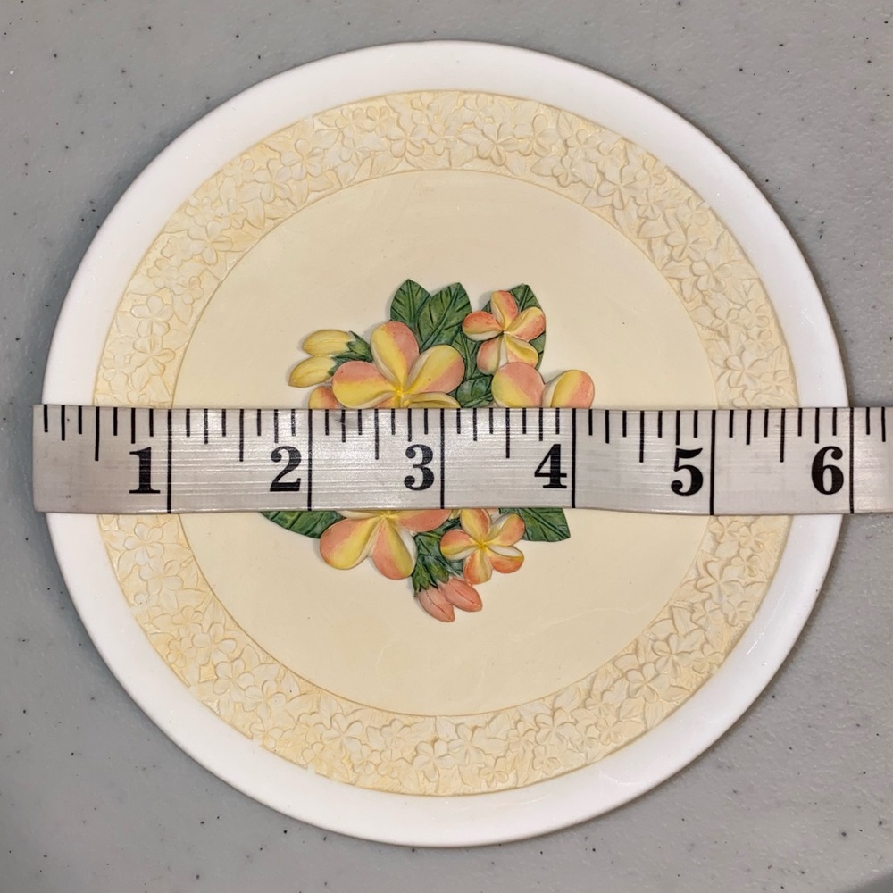 Vintage Floral Decorative Hanging Plate - Picture 6 of 6